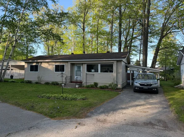 13 Carruthers St N, Wasaga Beach, ON L9Z 1K2