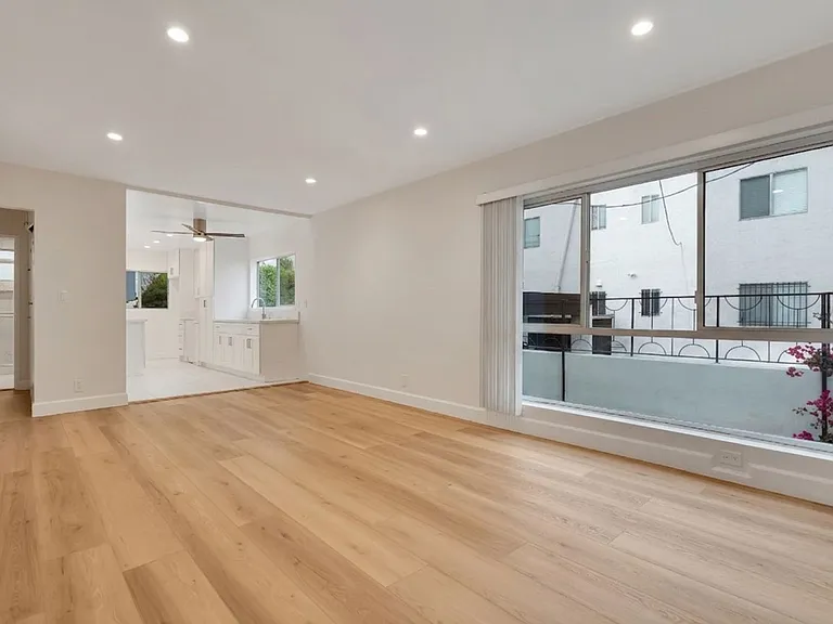 220 S Gale Dr #5 — Photo 2