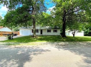 32630 Crest Wood Rd, Brighton, IL 62012