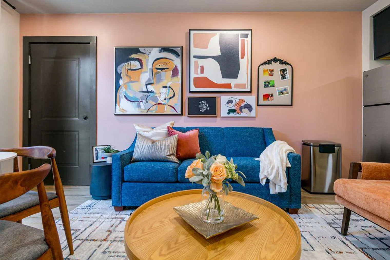 2 bed, 1.0 bath, 904 sqft, $6,944 — Photo 2
