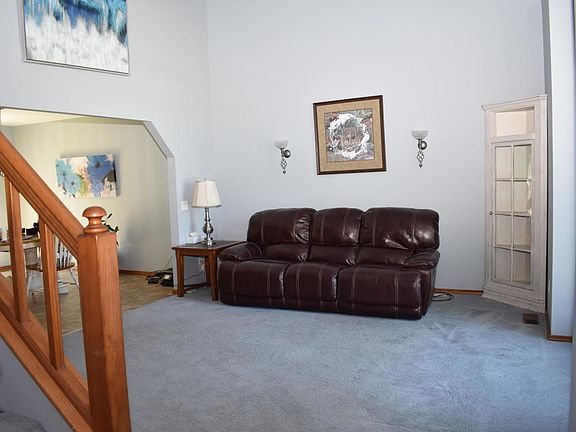 3rd image of 406 Glenwood Dr