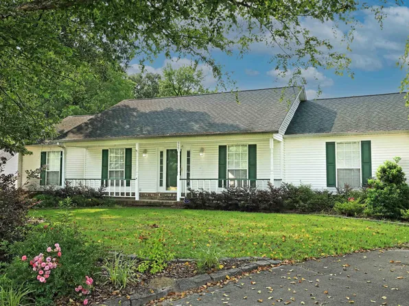 327 Regal Oaks Cir, White Hall, AR 71602