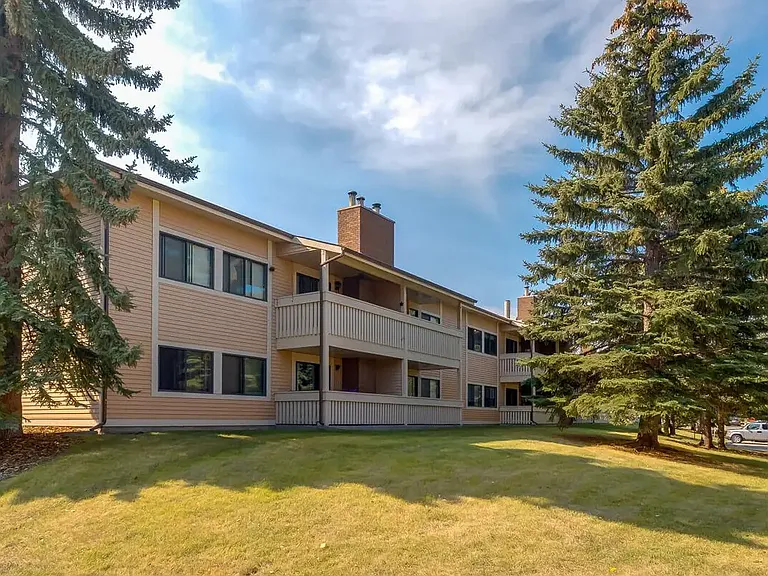 1825 Woodview Dr SW — Photo 45
