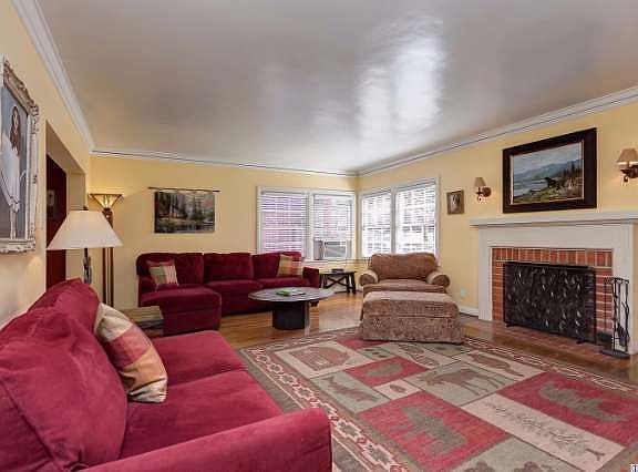 3rd image of 1111 N Mentor Ave
