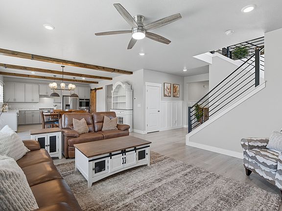 2nd image of 572 S Chamberlain St