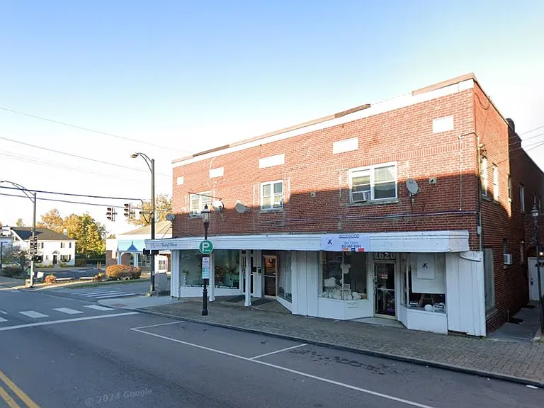 Front of building, Apt is on the 2nd floor