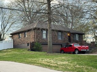 1903 N Redwood Dr, Independence, MO 64058