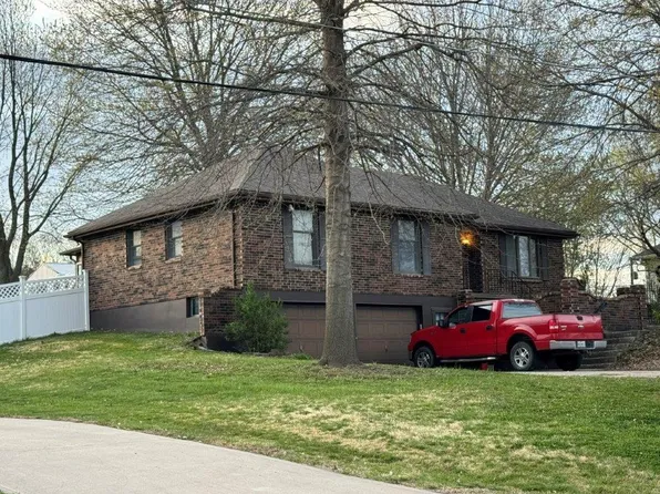 1903 N Redwood Dr, Independence, MO 64058