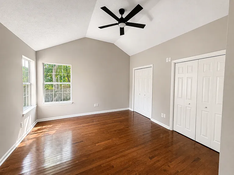 2552 Edinburgh St — Photo 10