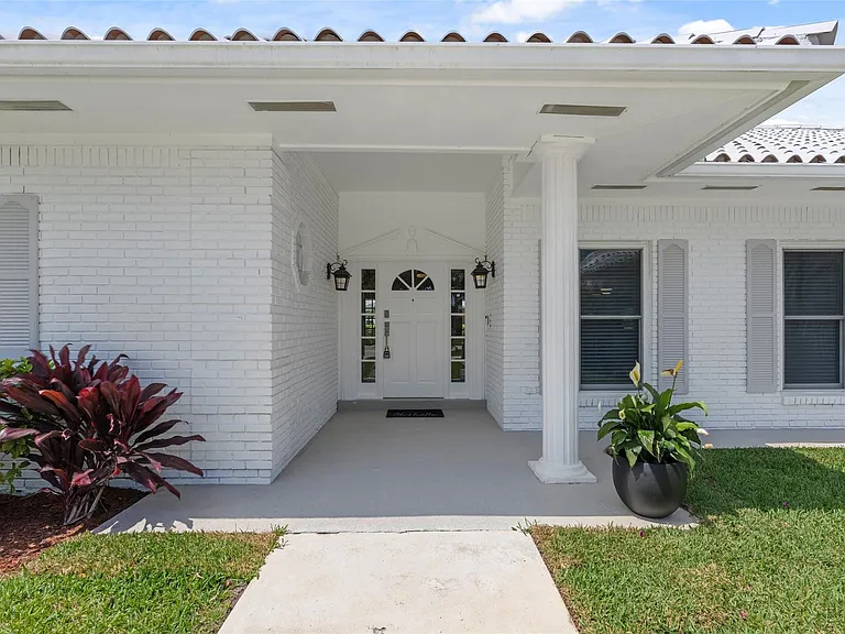 9010 Gardens Glen Cir — Photo 50