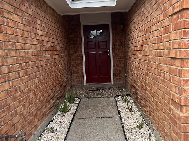 1802 Bobcat Ln — Photo 5