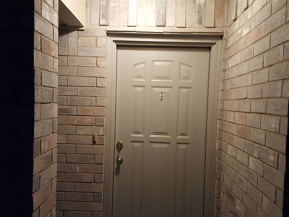 Entrance - unit B
