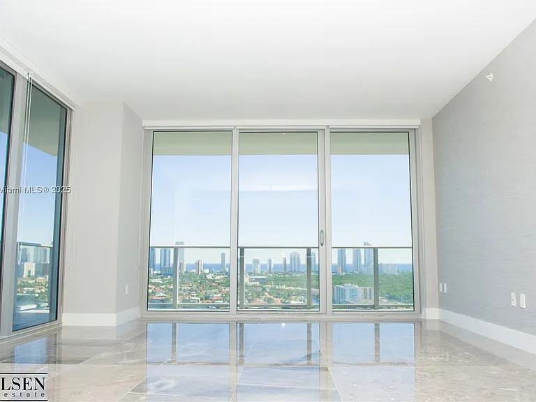 16385 Biscayne Blvd #2615 — Photo 11