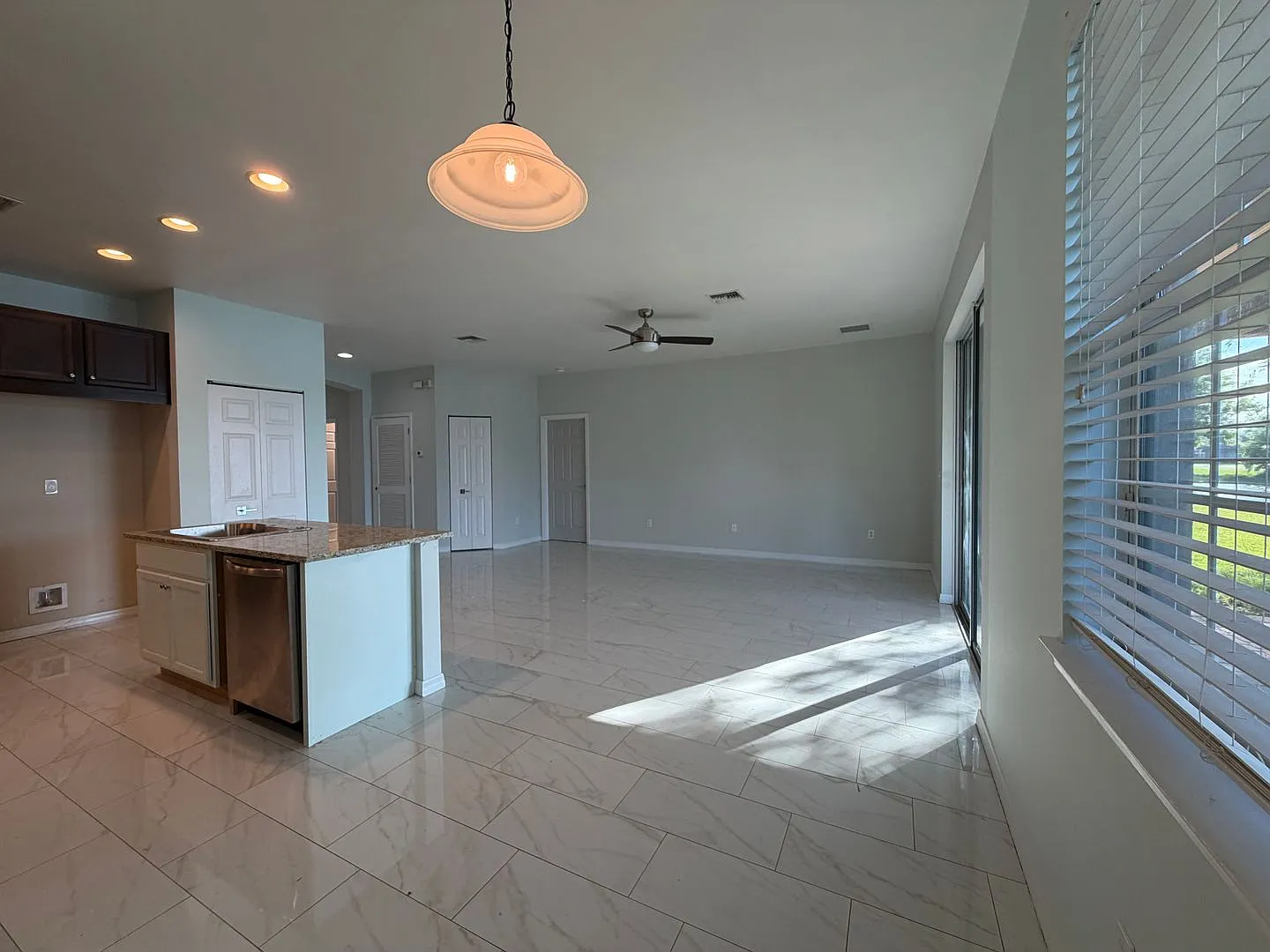 Annual Rental - 3 Bed / 2 Bath Single Family Home Attached 2 Car Garage In Valencia Country Club — Photo 4