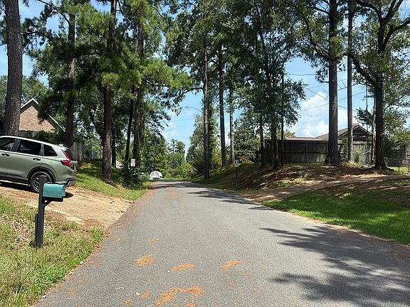 4th image of 2500 Lakeview Ln