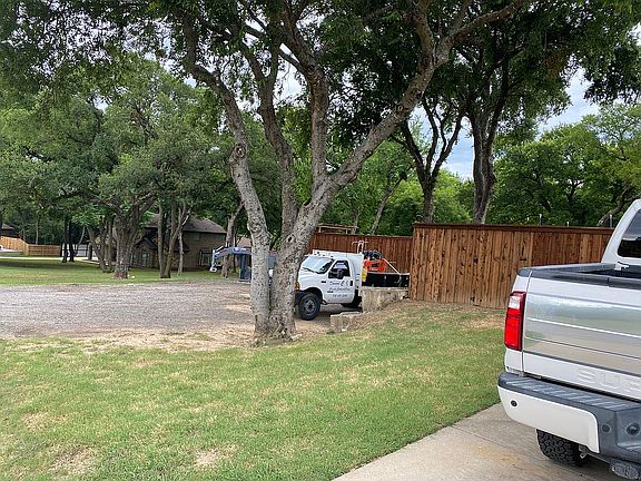 4th image of 4011 Willow Creek Dr