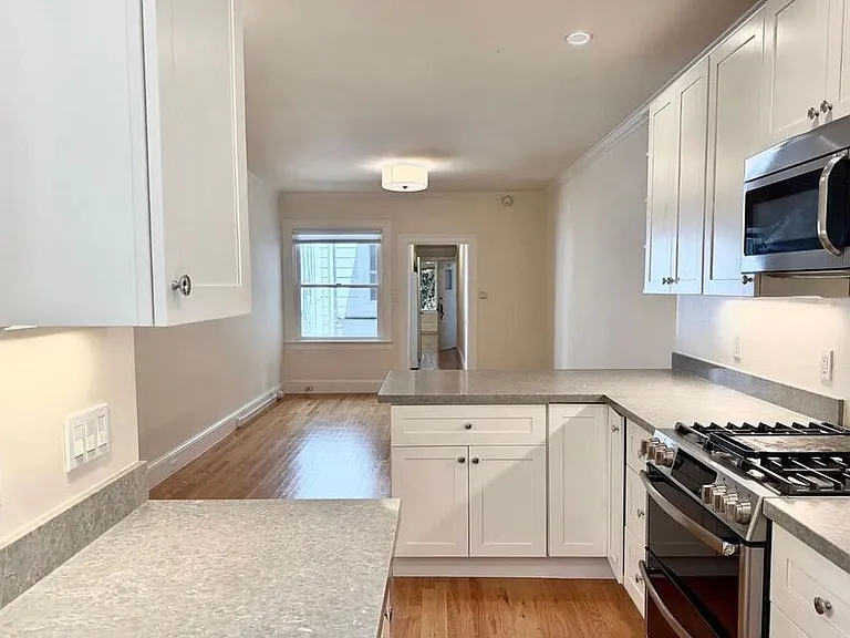 72 Pearl St — Photo 4
