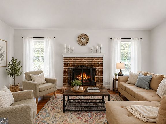 3rd image of 2485 Wentworth Dr NE