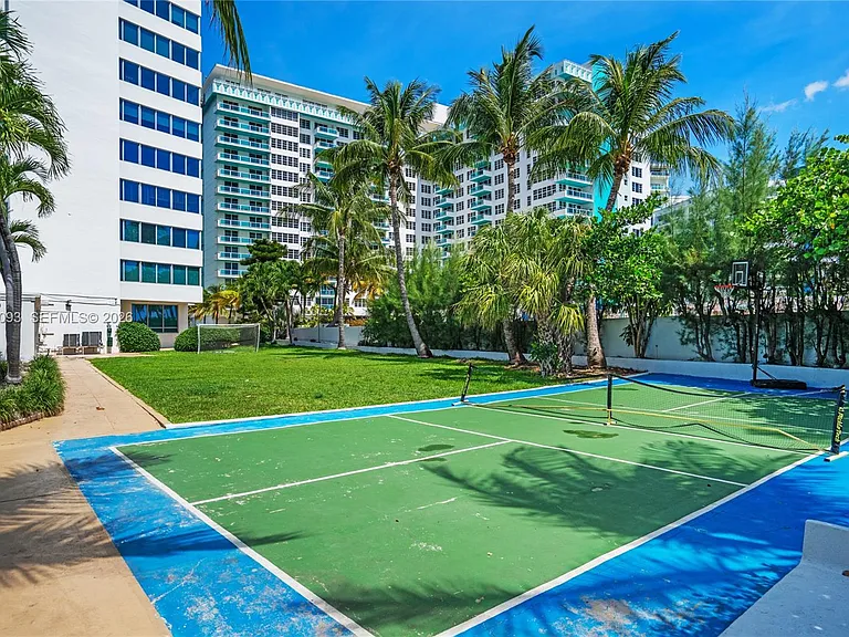 5055 Collins Ave #10H — Photo 41