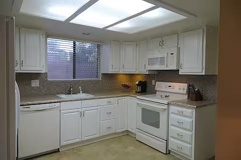 3rd image of 2415 S Grandview Ave