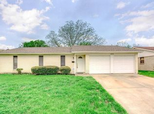 6800 Wagonet Rd, Forest Hill, TX 76140