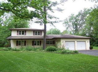 114 Hickory Rd, Oakwood Hills, IL 60013