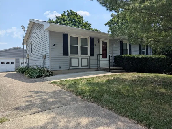 1015 Reynolds Dr, Charleston, IL 61920
