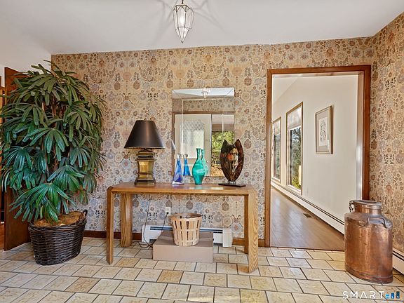 4th image of 24 Grey Hollow Road