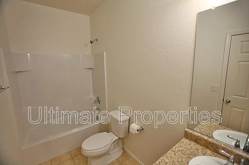 3 bed, 2.0 bath, 1895 sqft, $1,895 — Photo 2