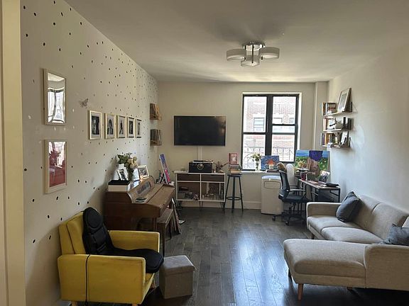 2nd image of 633 E 16th St #42