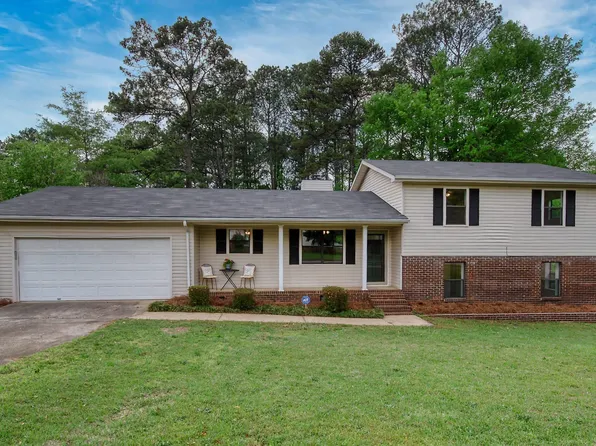 915 Dennis St SW, Jacksonville, AL 36265