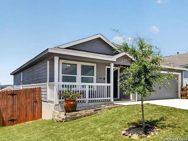 3 bed, 2.0 bath, 1474 sqft, $2,100 — Photo 2
