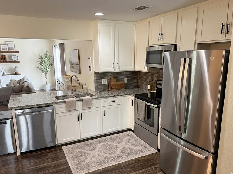 4002 Commonwealth Dr — Photo 14