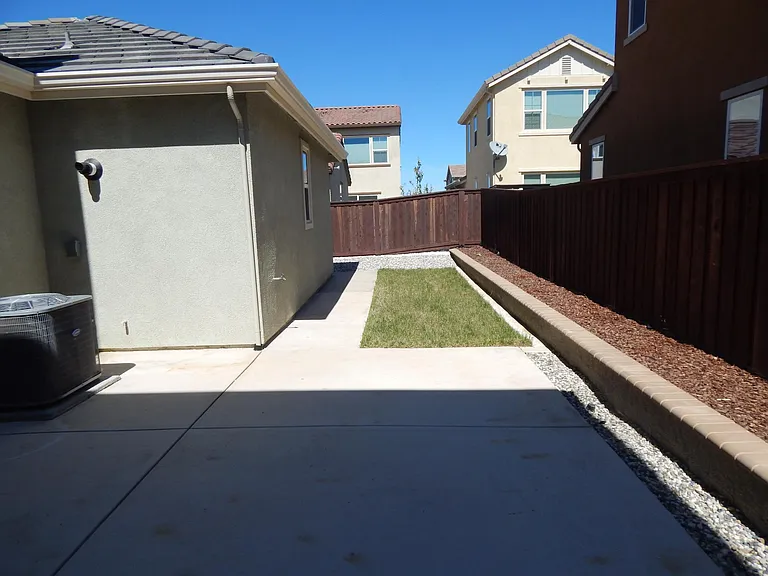 2537 Webster Ct — Photo 11