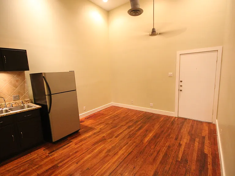 321 S Flores St #104 — Photo 17
