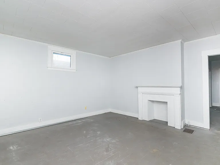 1721 W Oak St — Photo 2