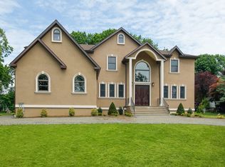 26 Hevelyn Rd, Elmsford, NY 10523