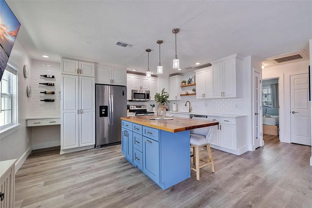 2 bed, 1.0 bath, 825 sqft, $3,500 — Photo 3
