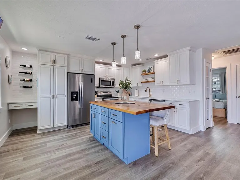 5266 Beach Dr SE #B — Photo 3