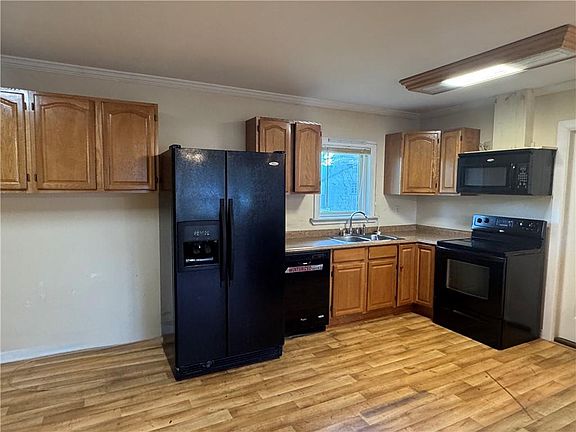 3rd image of 322 E School St