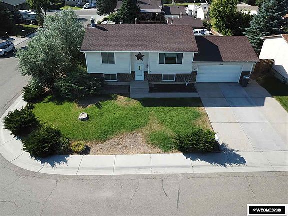 2nd image of 1025 Evergreen Way