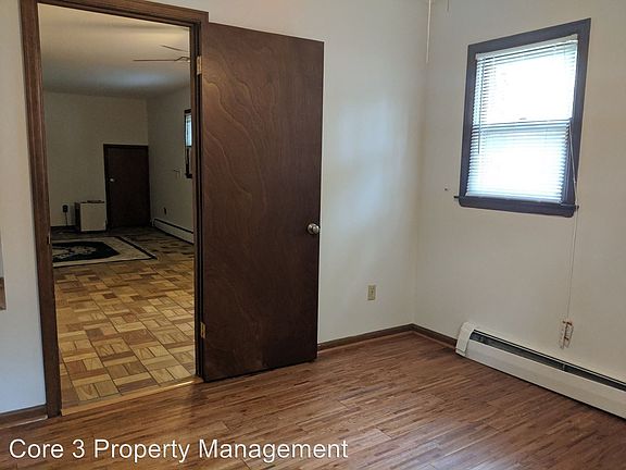 2nd image of 801 N McLean St APT 06