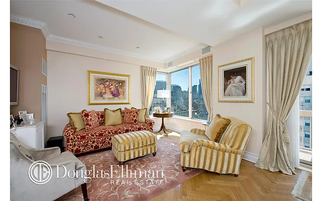 Sold by Douglas Elliman | media 21