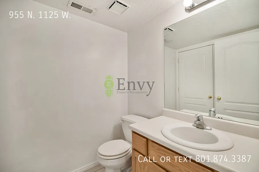 Beautiful Pet Friendly 3 bed/2.5 bath Townhome in Layton! Available NOW! — Photo 4