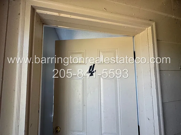 908 4th Ave W #4 — Photo 2