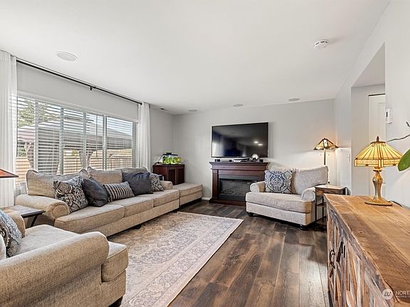 3rd image of 2209 194th Street E