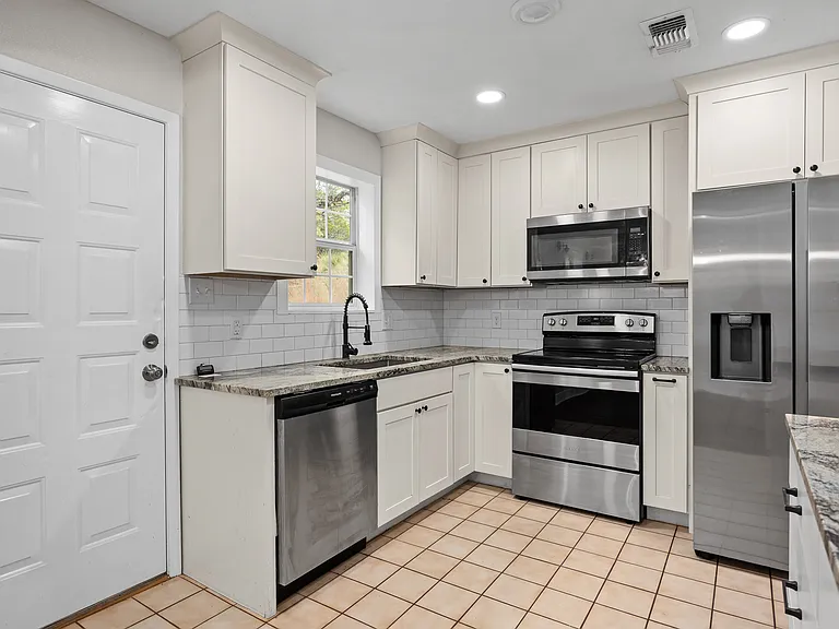 138 Hobson Ln — Photo 13