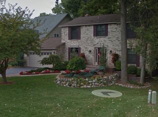 8212 Tamarron Dr, Commerce Township, MI 48382