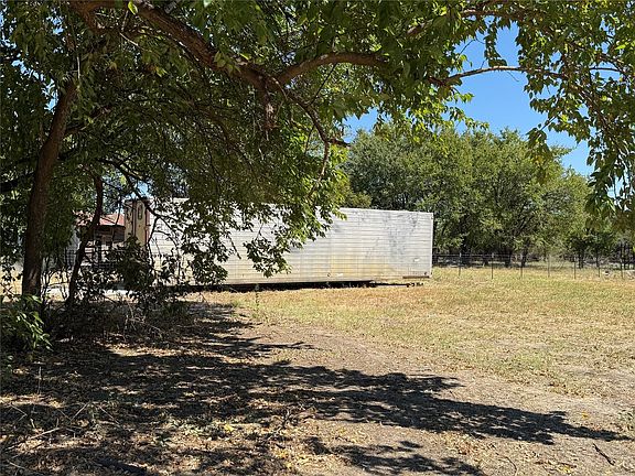 3rd image of 803 Billings Rd