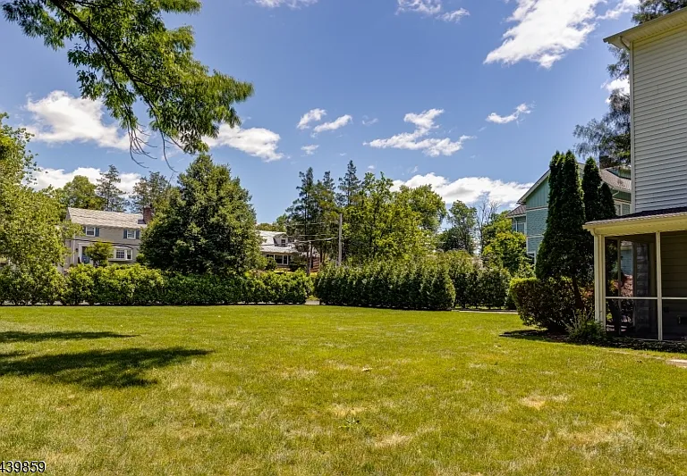 12 Forest Ave — Photo 47